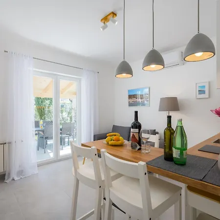 Charming Lavanda With Pool * Kukci