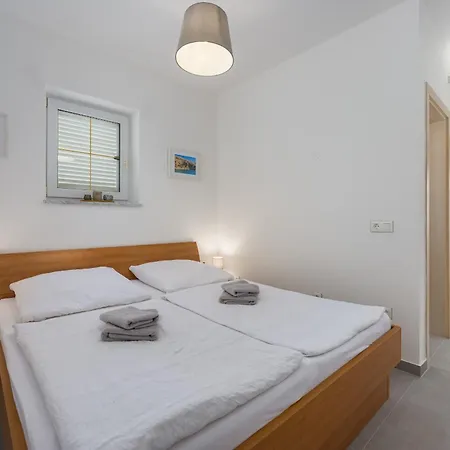 Charming Lavanda With Pool Kukci