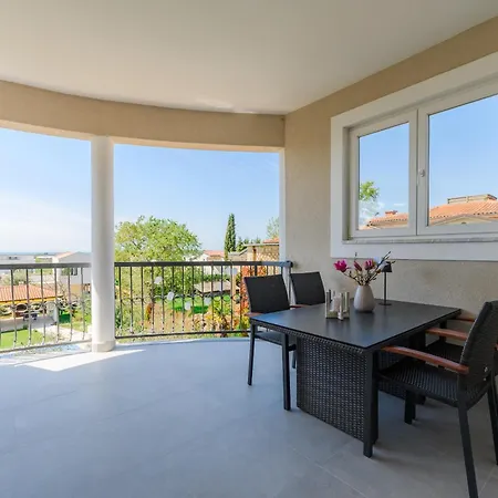 Apartman Charming Lavanda With Pool Kukci