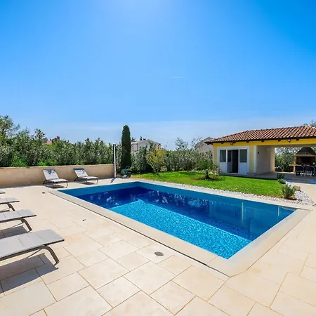 Apartman Charming Lavanda With Pool Kukci