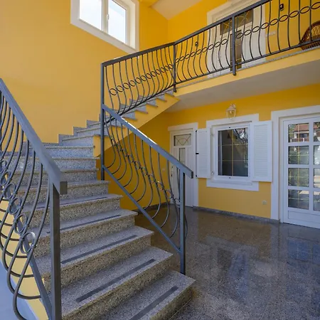 Charming Lavanda With Pool