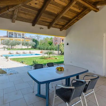 Apartman Charming Lavanda With Pool Kukci