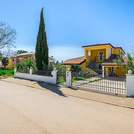 Charming Lavanda With Pool