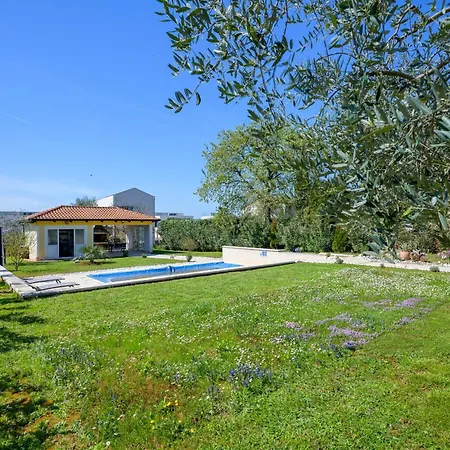 Apartmán Charming Lavanda With Pool Kukci