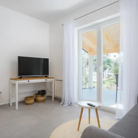 Charming Lavanda With Pool