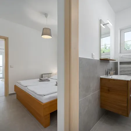 Charming Lavanda With Pool 公寓 Kukci