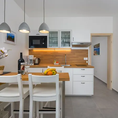 Charming Lavanda With Pool Apartment