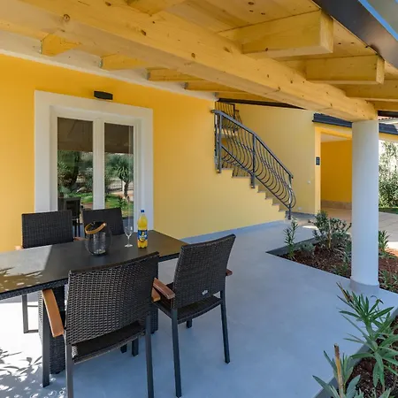 Charming Lavanda With Pool